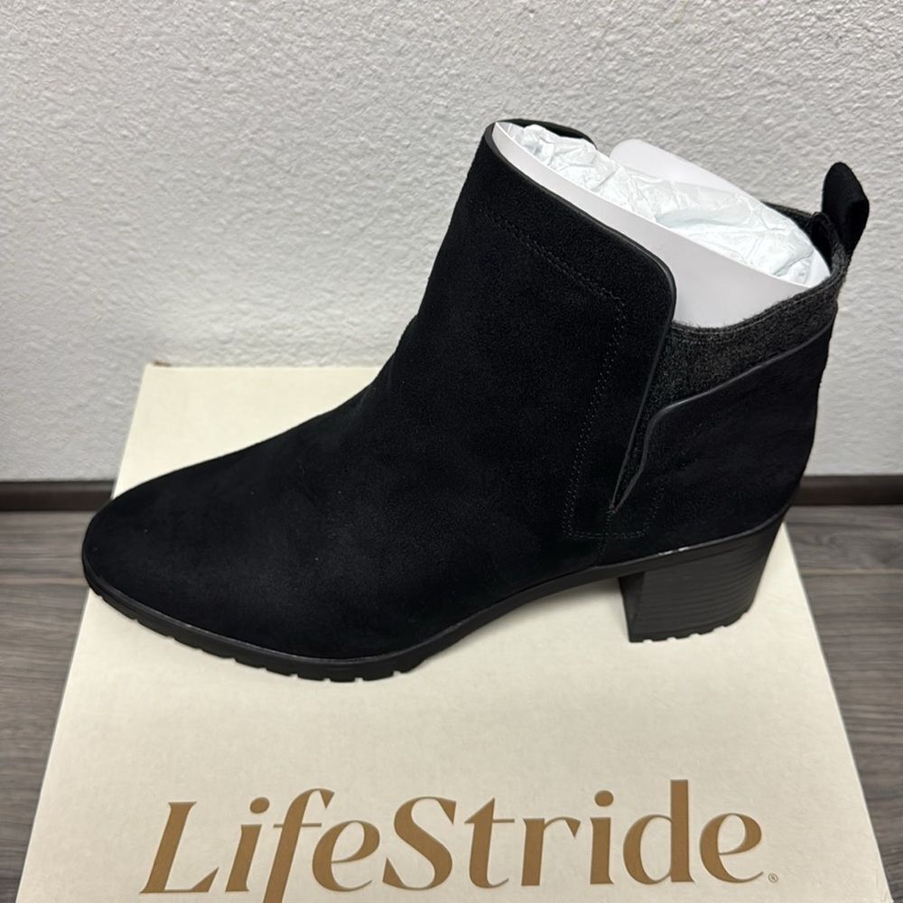 LifeStride Maggie Ankle Bootie (WIDE) - Picture 4 of 9